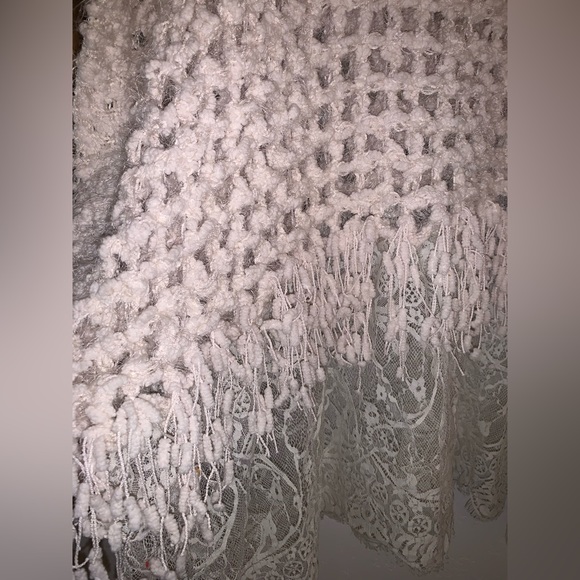 Cozy boho poncho lace bottom - Picture 4 of 4